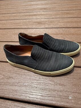 Frye Leather Embossed Slip On Sneaker Black & Cream size 9.